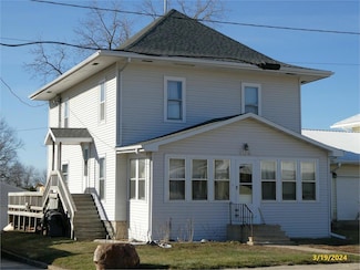 508 W 4th St, Wellsburg, IA 50680
