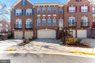 2390 Green Grass Ct, Herndon, VA 20171