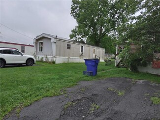 33 Middle Dr, Weedsport, NY 13166