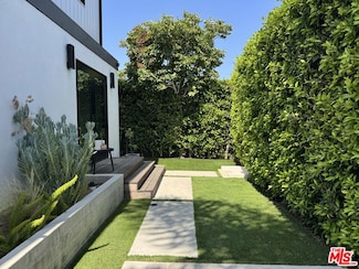 1136 Van Buren Ave, Los Angeles, CA 90291