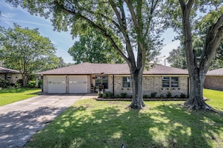 505 Mary Ln, Highlands, TX 77562
