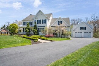 25 1/2 Asylum Rd, Warren, RI 02885