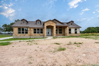 607 Jack Nicklaus Dr, Devine, TX 78016
