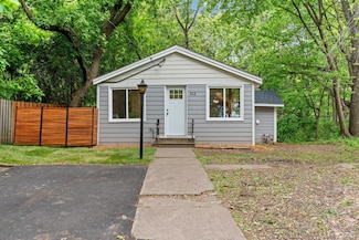312 Wildwood Ave, Saint Paul, MN 55110