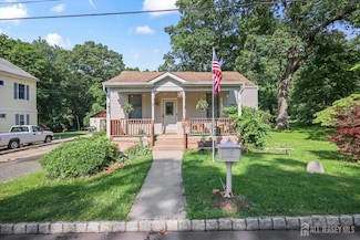 8 Walnut St, Monroe Township, NJ 08831