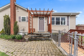 24 Front St, Swansea, MA 02777