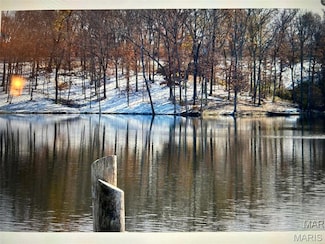 35 Woodline Dr, Winfield, MO 63389