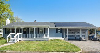 18 Manor Dr, Manahawkin, NJ 08050