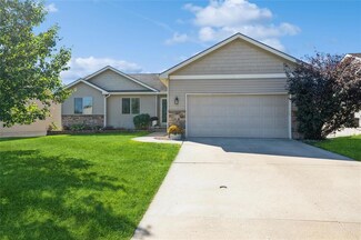 800 Sunridge Dr, Carlisle, IA 50047