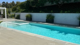 21700 Mulholland Dr, Woodland Hills, CA 91364