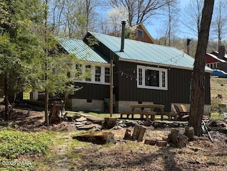 116 Beechwood Cove Rd, Greentown, PA 18426