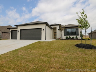 912 E Jacksonville St, Broken Arrow, OK 74012