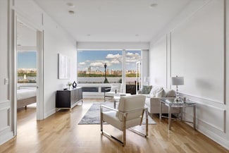 9 Somerset Ln Unit 118, Edgewater, NJ 07020