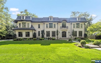 199 Whitman St, Haworth, NJ 07641