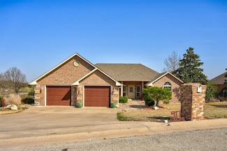 917 Country Club Dr, Cushing, OK 74023