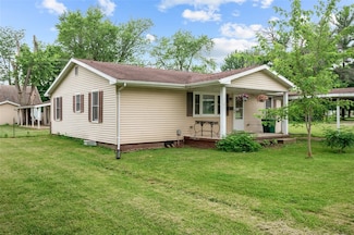 705 E Adams Ave, Casey, IL 62420