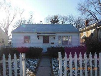 1233 Grove St, Aurora, IL 60505