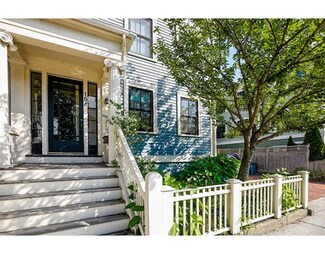 194 Prospect St Unit 1, Cambridge, MA 02139