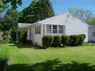 22 Munson St, Le Roy, NY 14482