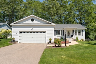 12 Wyndwood Rd, Uncasville, CT 06382