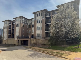 842 N New Ballas Ct Unit 303, Saint Louis, MO 63141