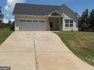 348 N Point Cir, Hartwell, GA 30643
