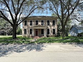 100 W Stockbridge St, Eagle Lake, TX 77434