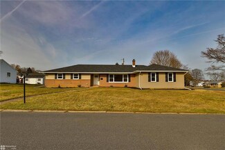 21 E Pine St, Emmaus, PA 18049