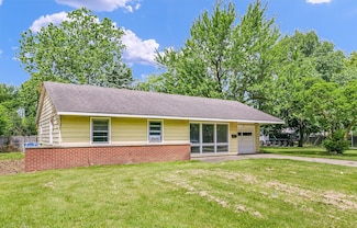 1413 Garden Hills Dr, Champaign, IL 61821
