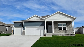 6418 Park Crest Dr, Bellevue, NE 68157