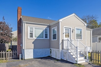 43 E St, Hull, MA 02045
