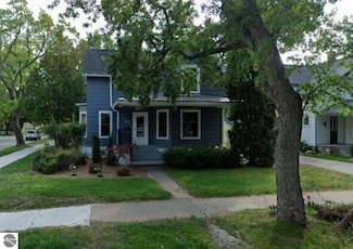 403 W 11th St, Traverse City, MI 49684
