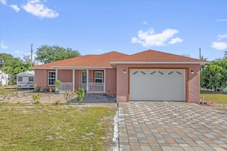 910 Rich Dr, Mount Dora, FL 32757