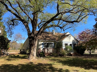 29 Glenwood Dr, Topping, VA 23169