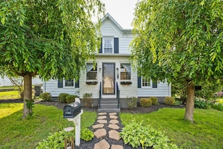 106 2nd St, Shenandoah, VA 22849