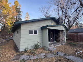 19142 Maple Ave, Weed, CA 96094