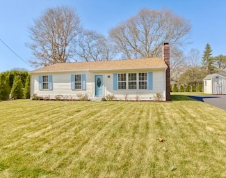 20 Swallow St, Teaticket, MA 02536