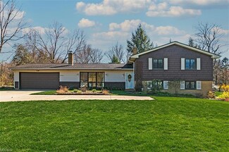 8223 Crystal Creek Rd, Northfield, OH 44067