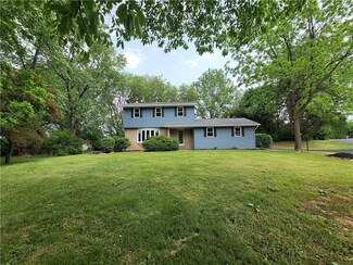 378 Manor Dr, Nazareth, PA 18064