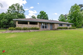 1020 MacHen Dr, Springhill, LA 71075