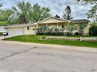 1504 Morningside Dr, Rapid City, SD 57701
