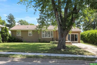 4811 N 93rd St, Omaha, NE 68134