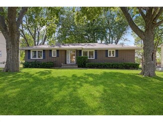 1216 33rd St, West Des Moines, IA 50266