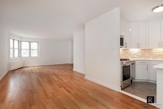 300 E 40th St Unit 19L, New York, NY 10016