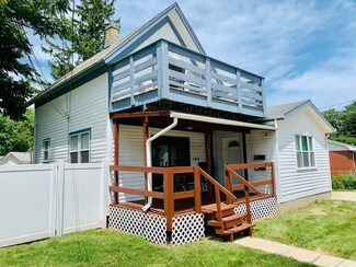 164 Oak St, Elgin, IL 60123