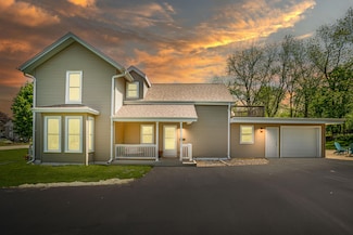 430 Prospect Ave, Pewaukee, WI 53072