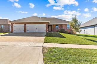 720 E Penzance Cir, Nixa, MO 65714