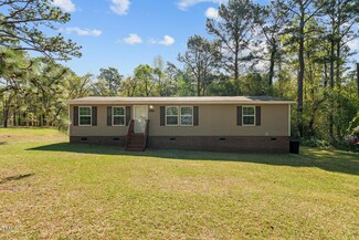 4131 Overhills Rd, Spring Lake, NC 28390