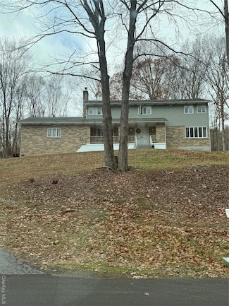 11 Square Woods Dr, Lagrangeville, NY 12540