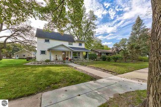 834 E State St, Traverse City, MI 49686